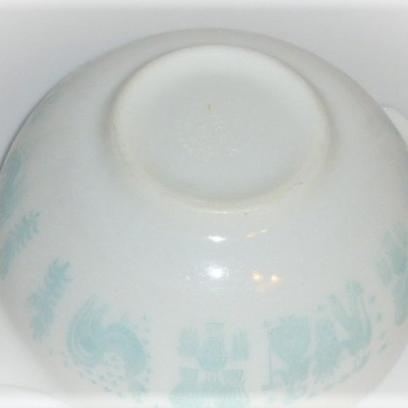 Pyrex MIXING BOWL Milk 2.5 QT Glass Bowl Serving Bowl Pyrex Ovenware # 443 U.S.A - Picture 1 of 7
